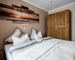 Doppelbett im Schlafzimmer